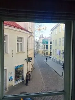 & - Old Town 2*